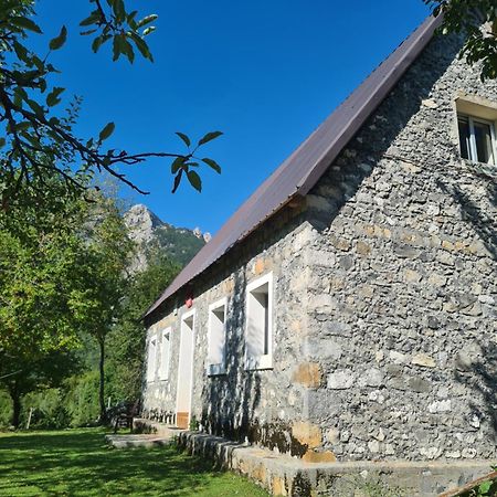 Guest House Emanueli Tropoje ภายนอก รูปภาพ
