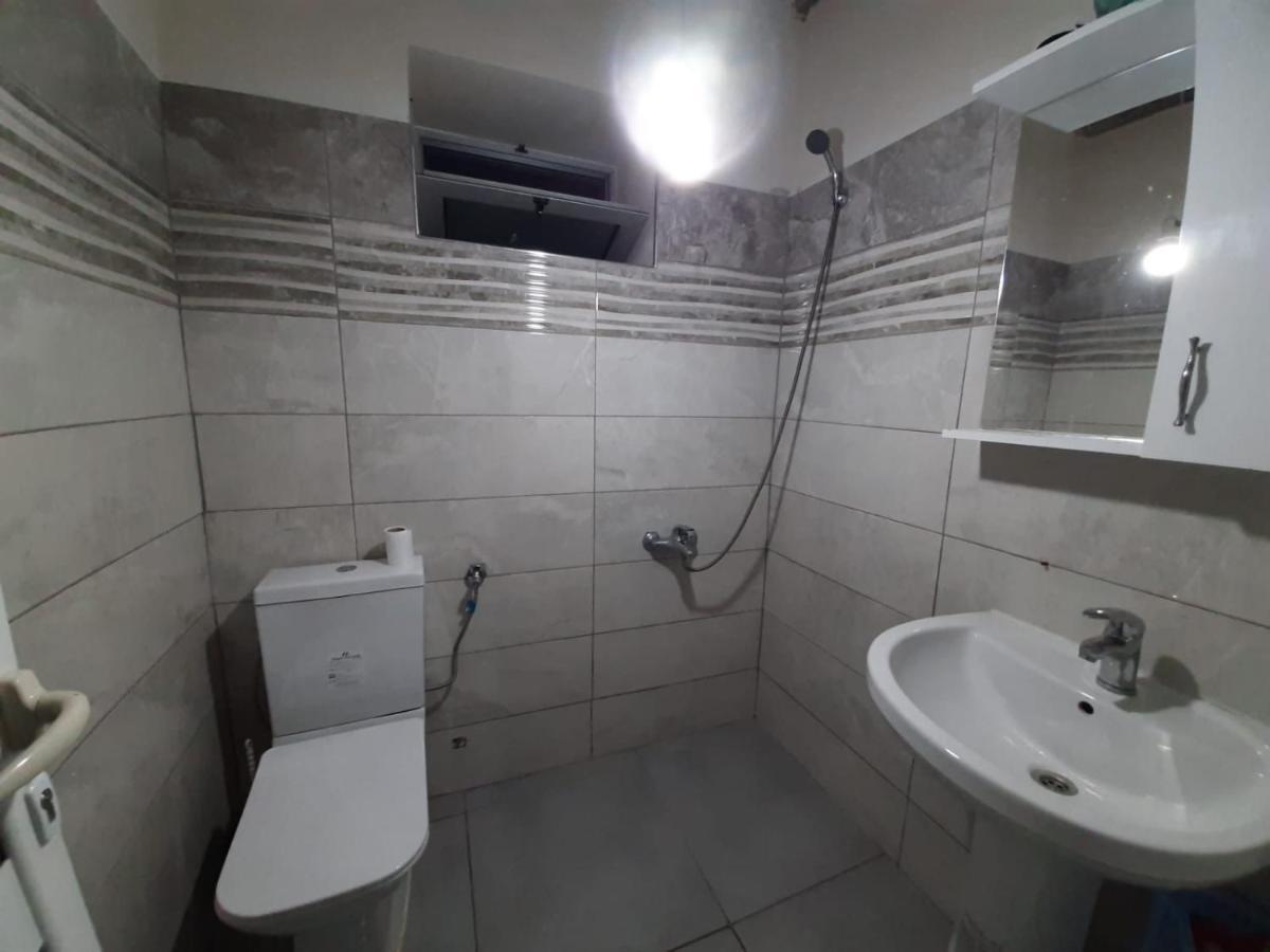 Guest House Emanueli Tropoje ภายนอก รูปภาพ