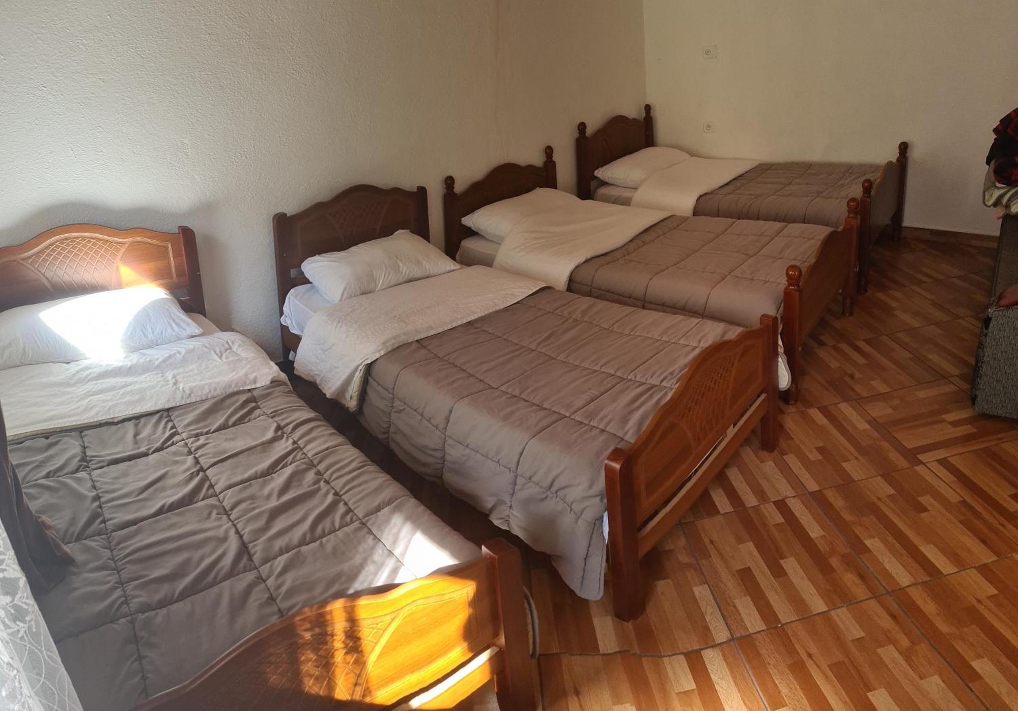 Guest House Emanueli Tropoje ภายนอก รูปภาพ